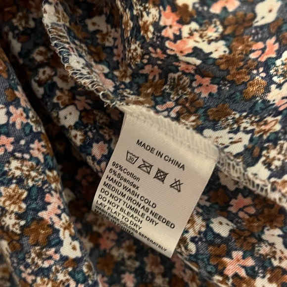 ☀️Floral Top☀️ - Picture 4 of 6